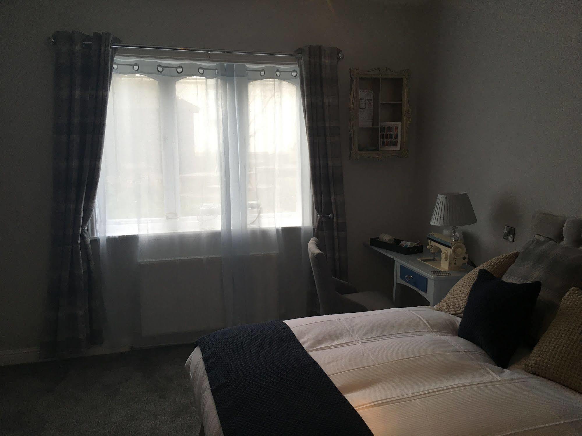 The Blue Bell Inn Defford 外观 照片